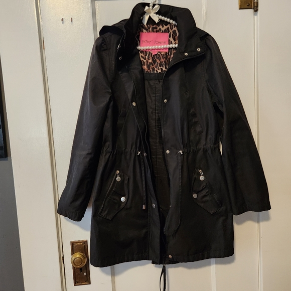 Betsey Johnson Black Snap Closure Raincoat with Leopard Print Lining - Picture 7 of 9
